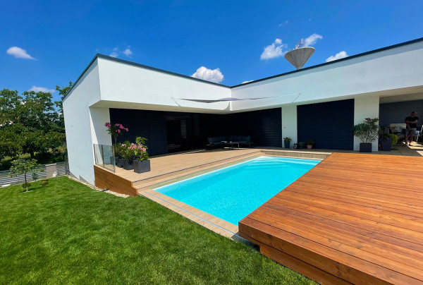 Polypropylen-Pool Skimmerpool Fertigpool als Poolkomplettset mit Poolterrasse